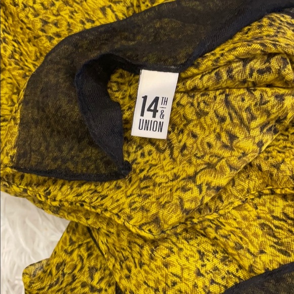 Nordstrom Chartreuse + black snake print scarf - Picture 4 of 5